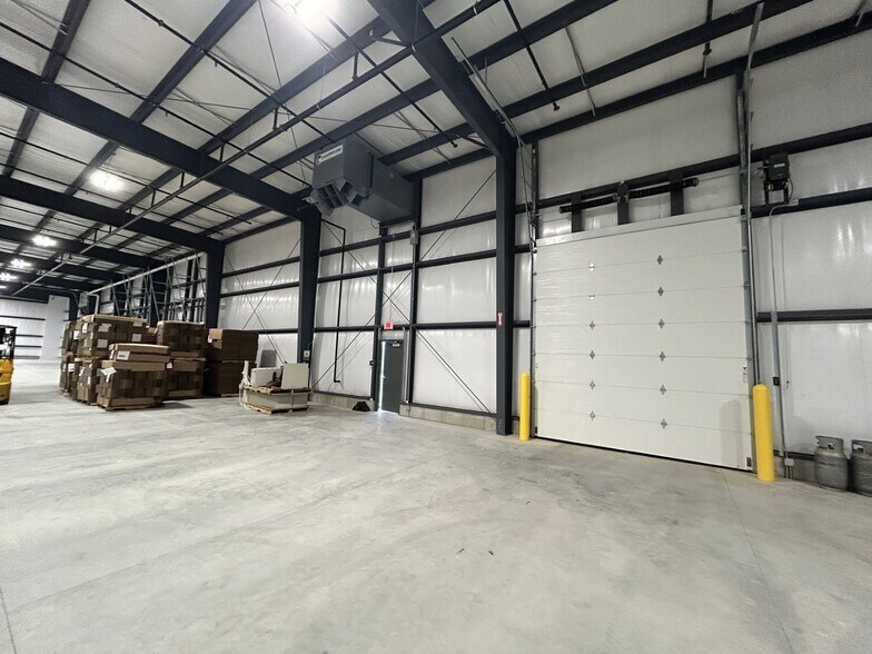More Photos Of 4640 60th St, Kentwood Distribution For Lease