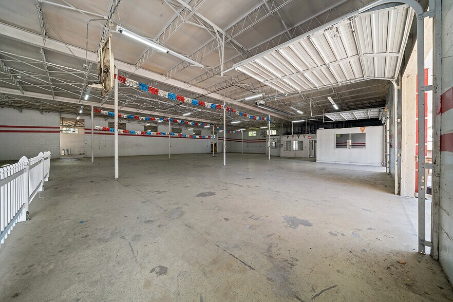 More Photos Of 4450 S Pine Ave, Ocala Warehouse For Sale