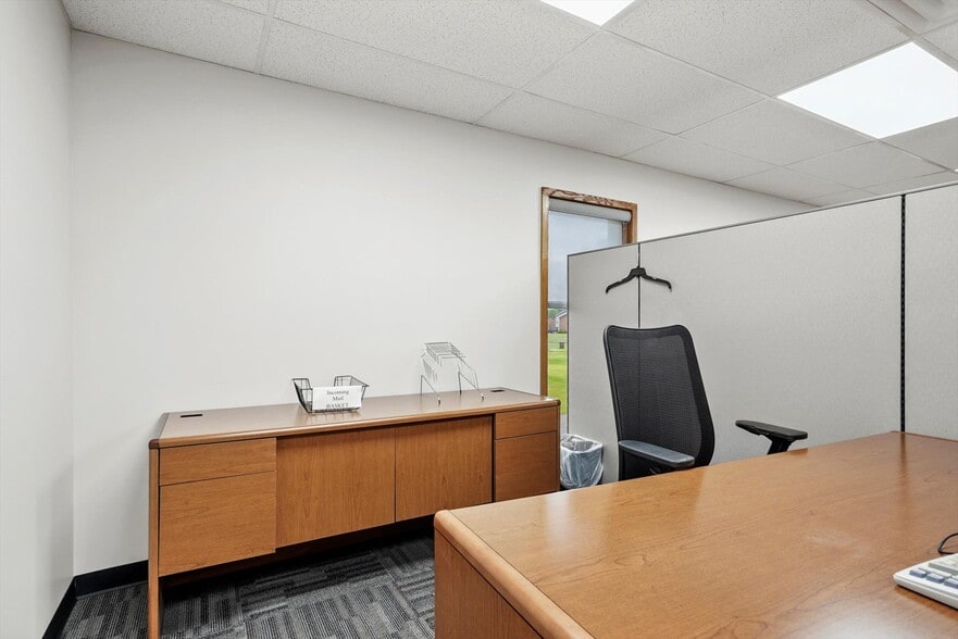 More Photos Of 1015 W Ithica St, Broken Arrow Office For Sale