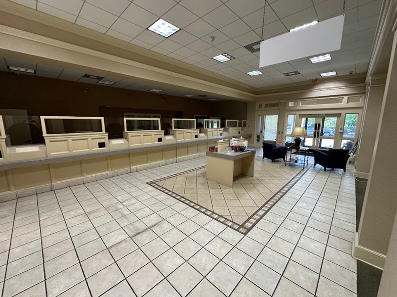More Photos Of 1535 Benning Dr, Columbus Bank For Sale
