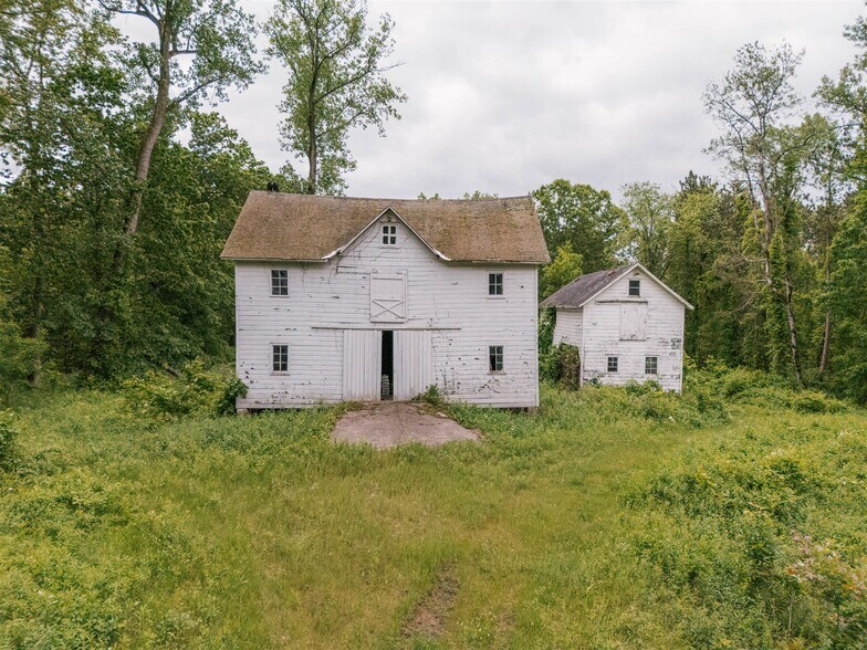 More Photos Of 37-60 Blackburn Rd, Selkirk Apartments For Sale