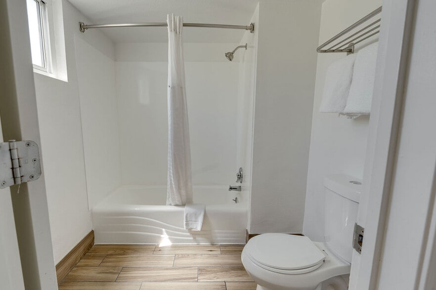 More Photos Of 710 S Cherokee Ln, Lodi Hospitality For Sale