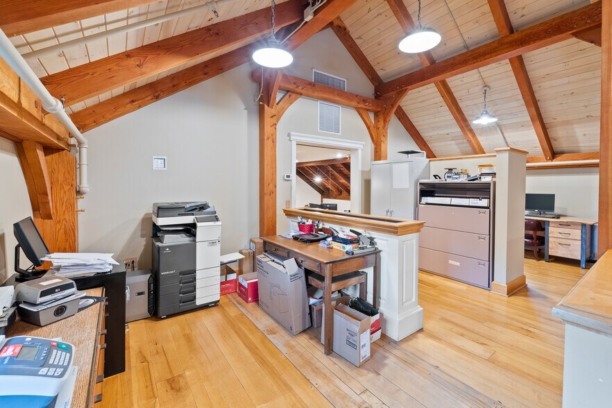 More Photos Of 114 Cemetery Ave, Manchester Center Office For Sale