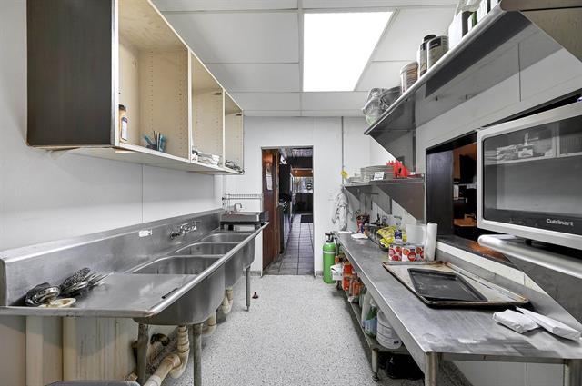 More Photos Of 821 S Broadway, Green Bay Restaurant For Sale