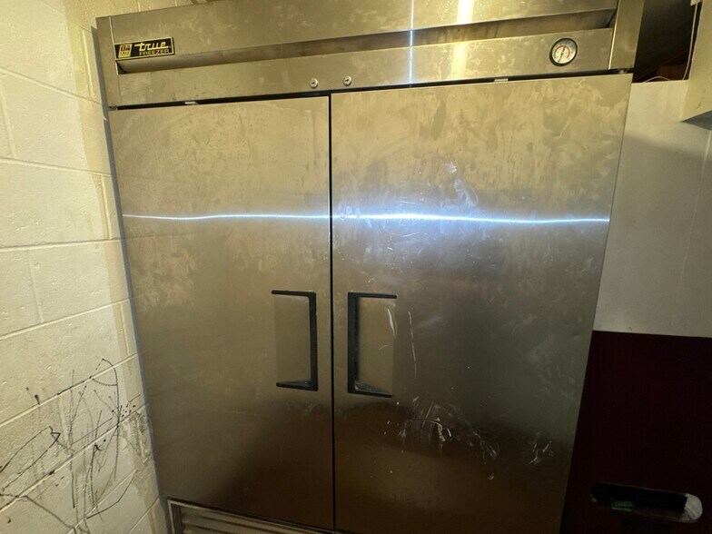 More Photos Of 520 W Broadway, Seminole Flex For Sale