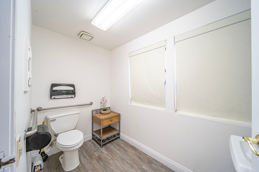 More Photos Of 315 E Route 66, Glendora Healthcare For Lease