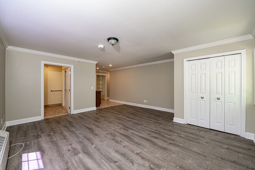 More Photos Of 461 Munson Ave, Traverse City Hotel For Sale