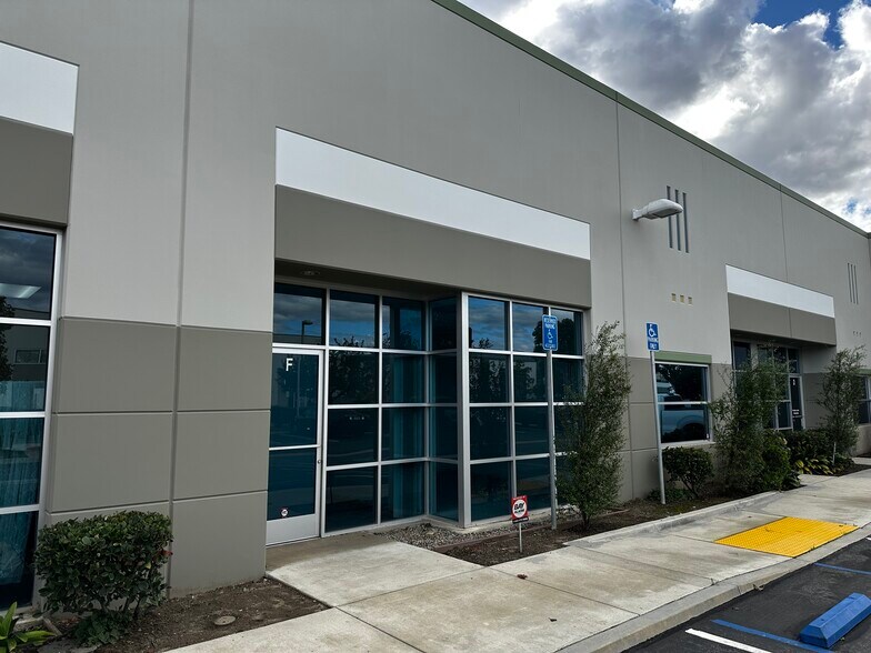 More Photos Of 2000 Cabot Pl, Oxnard Warehouse For Sale