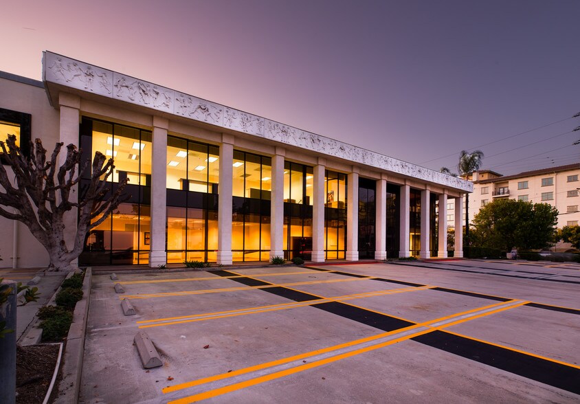 More Photos Of 21100 Erwin St, Woodland Hills Office For Sale