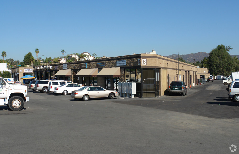 Primary Photo Of 2244 S Santa Fe Ave, Vista Manufacturing For Lease