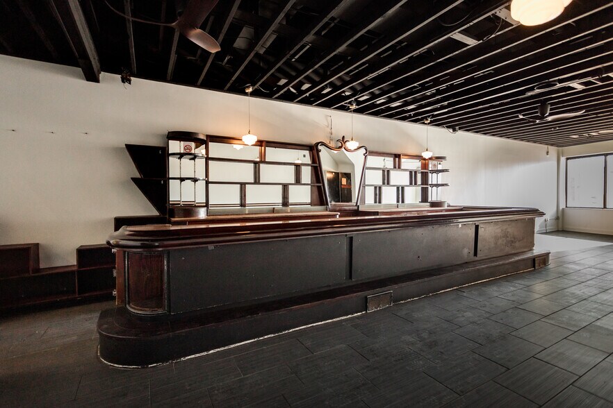 More Photos Of 15421 Mack Ave, Detroit Bar For Sale