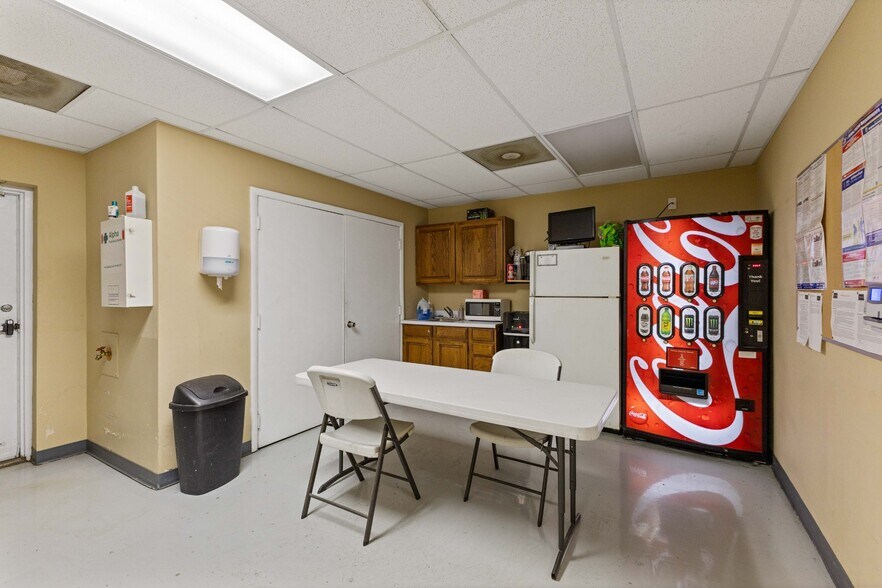 More Photos Of 1094 N Main St, Ashland City Light Manufacturing For Sale