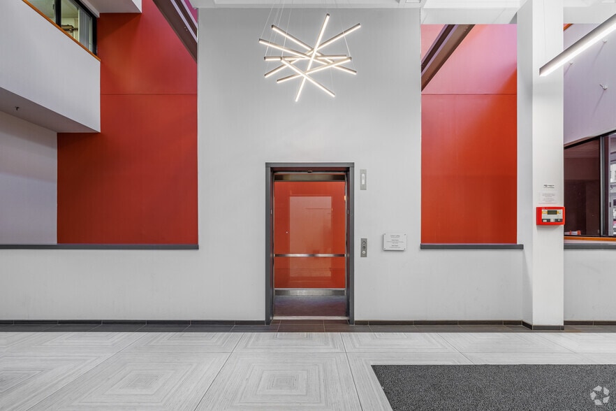 More Photos Of 333-359 S Salina St, Syracuse Office For Lease