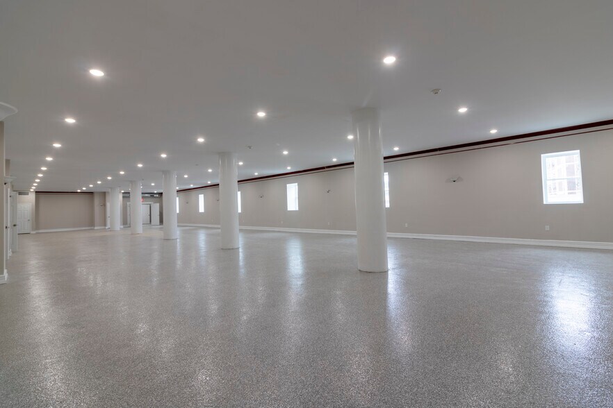 More Photos Of 2613 W Hunting Park Ave, Philadelphia Light Distribution For Lease