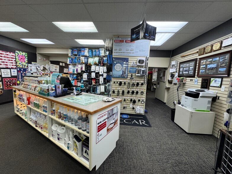 More Photos Of 223 E Main Ave, Bismarck Showroom For Sale