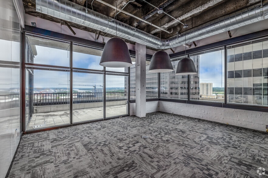 More Photos Of 601 S Boulder Ave, Tulsa Office For Sale