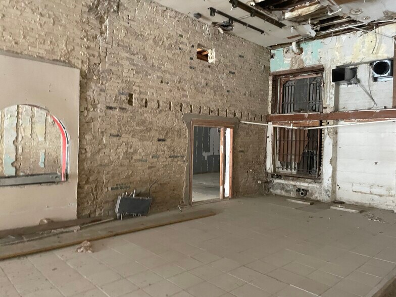 More Photos Of 327-331 W Commerce St, San Antonio Restaurant For Sale