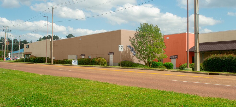 More Photos Of 731 S Pear Orchard Rd, Ridgeland Storefront For Lease