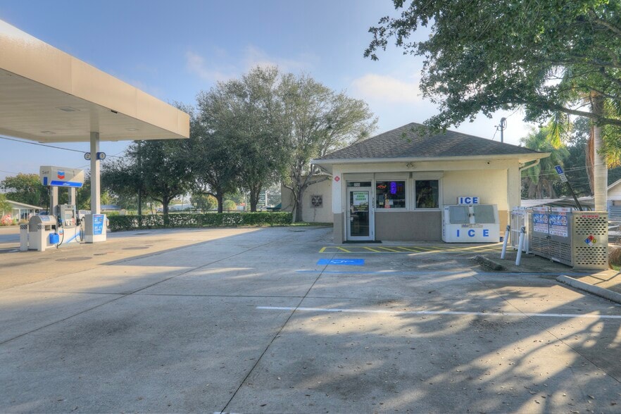 More Photos Of 755 4th St, Vero Beach Convenience Store For Sale