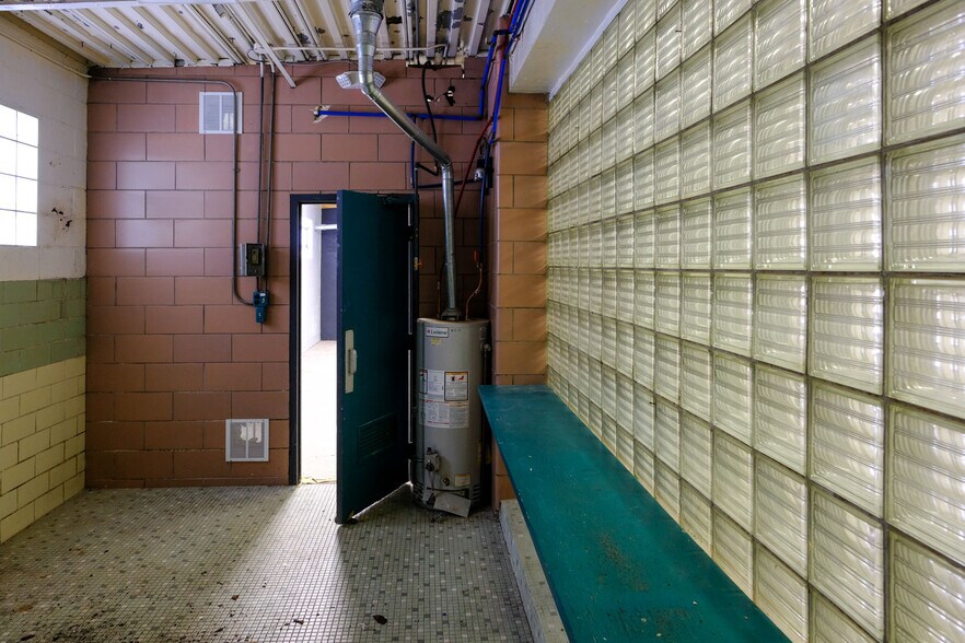 More Photos Of 408 W Main St, Benton Harbor Freestanding For Lease