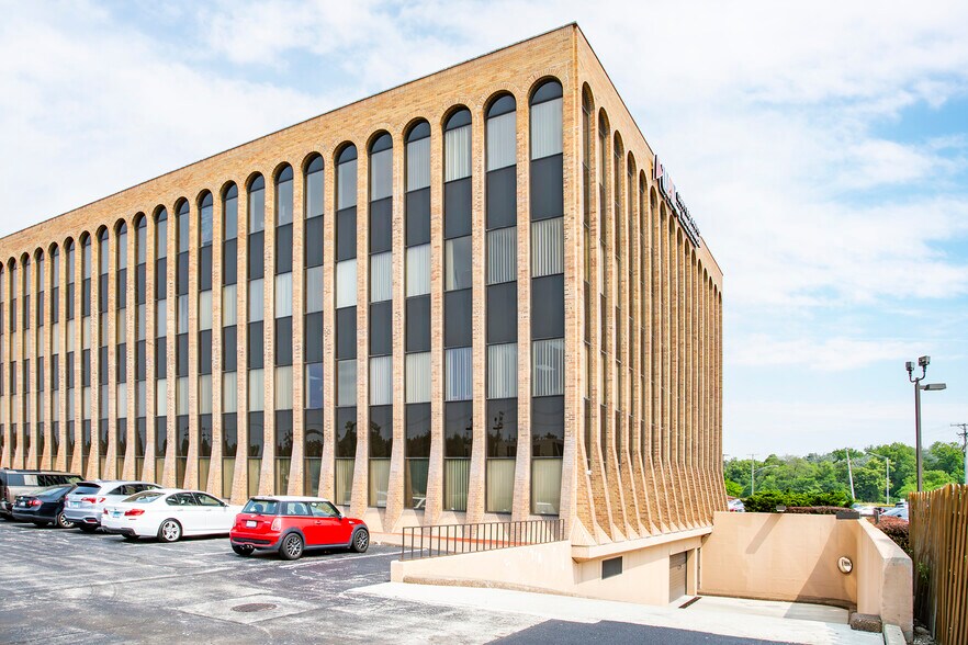 More Photos Of 2340 S River Rd, Des Plaines Office For Lease