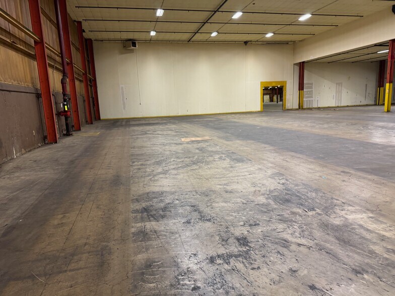 More Photos Of 2700 McDonough Rd, Joliet Manufacturing For Lease