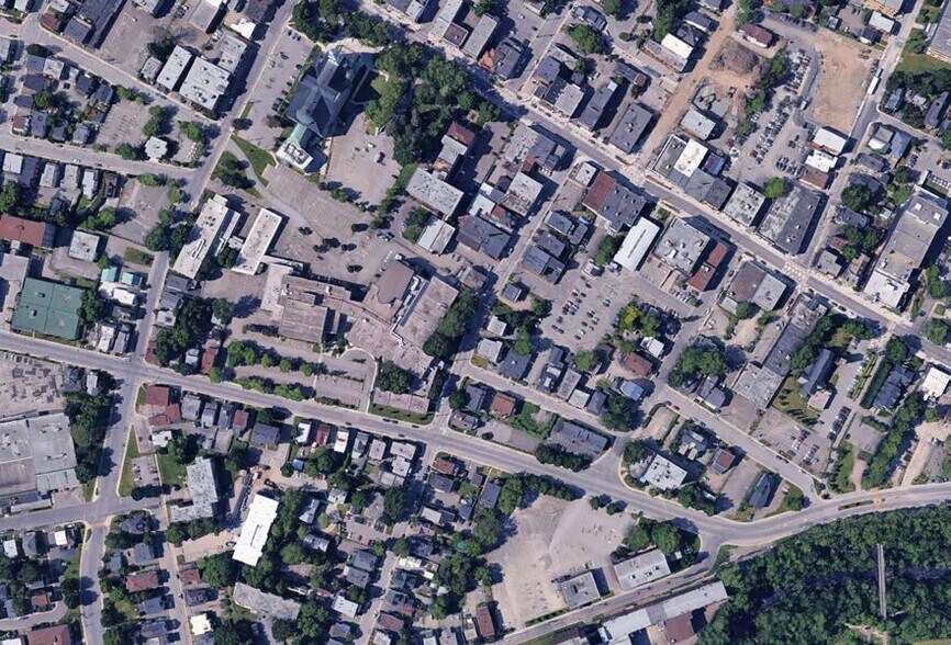 More Photos Of 191 Rue Empire, Granby Office For Sale