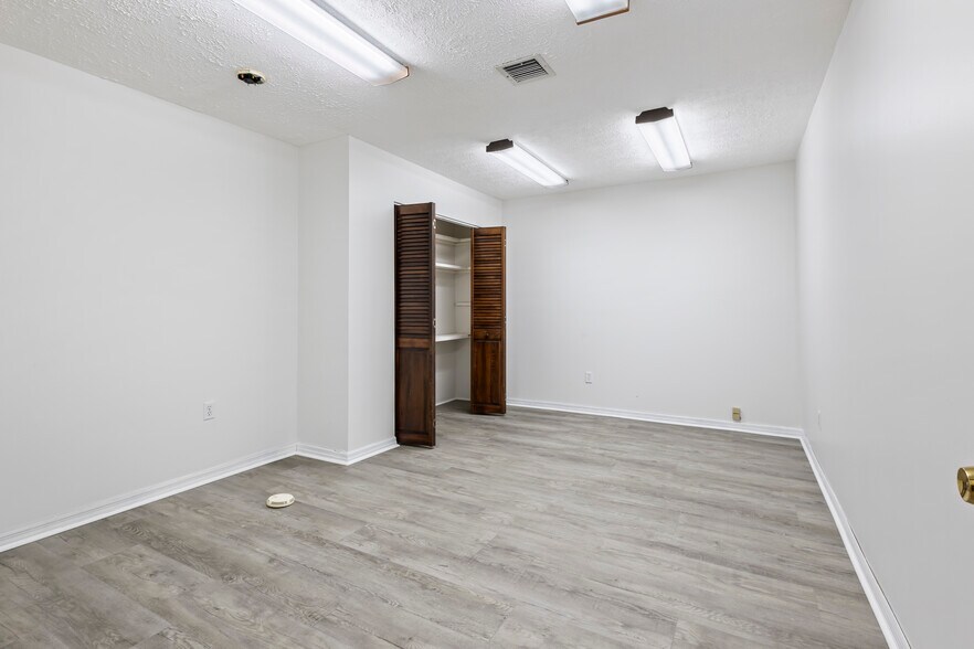 More Photos Of 4400 Metzger Rd, Fort Pierce Service For Lease