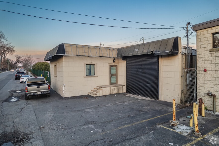 More Photos Of 168 Railroad St, Huntington Manufacturing For Lease