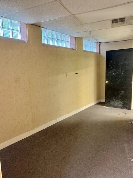 More Photos Of 26 Logan Ave, Glens Falls Warehouse For Lease