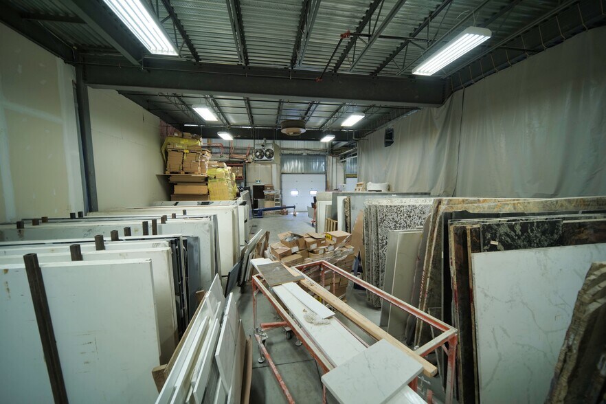 More Photos Of 310-350 Rue Ness, Montréal Light Distribution For Lease