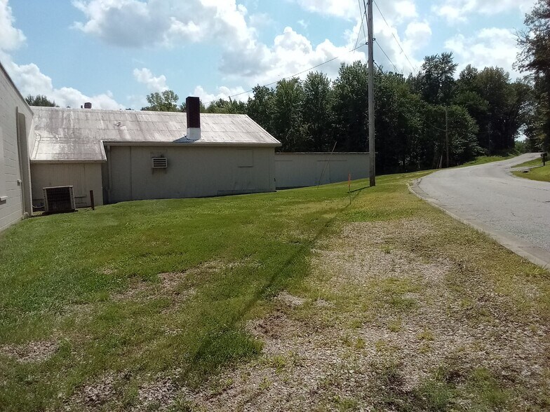 More Photos Of 213 W 1st St, Huntingburg Warehouse For Sale