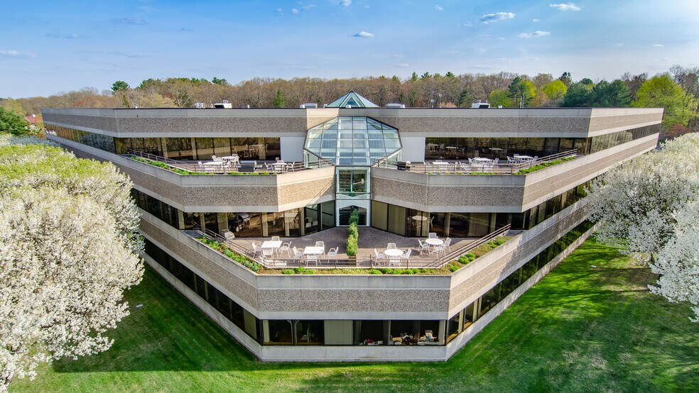 More Photos Of 55 Old Bedford Rd, Lincoln Office For Lease