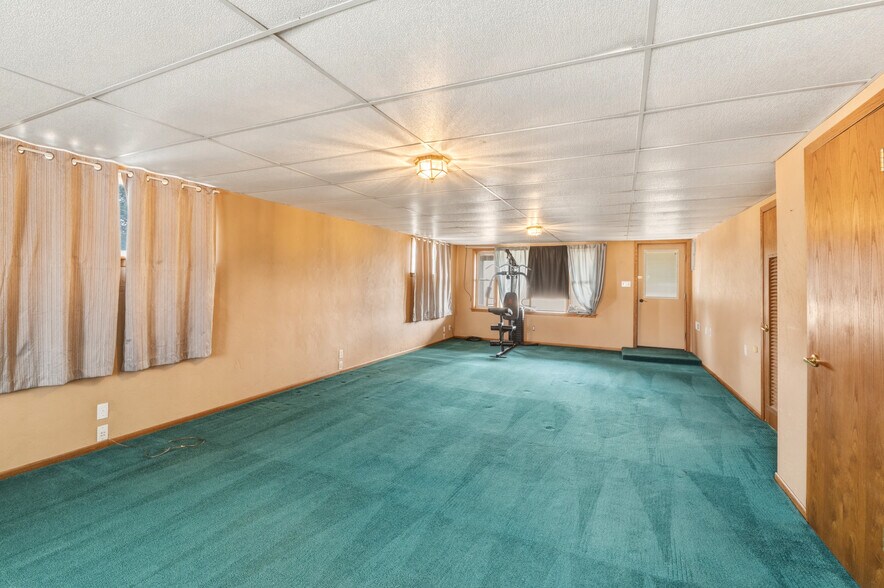 More Photos Of 3450 Mid Valley Dr, De Pere Flex For Sale