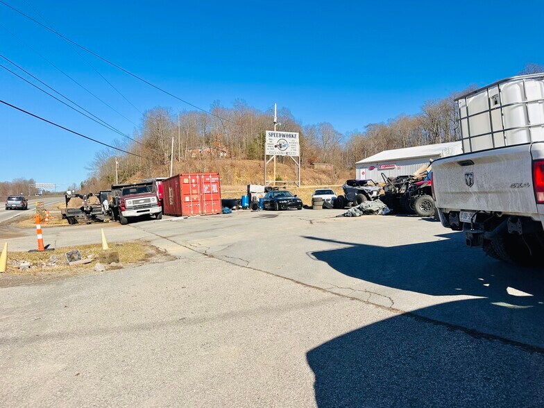 More Photos Of 178 Old Fayette rd, Oak Hill Showroom For Sale