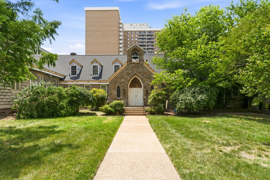 Primary Photo Of 915 N Oakland St, Arlington Religious Facility For Lease