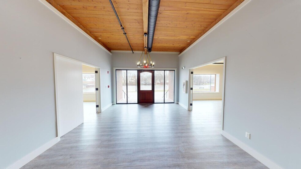 More Photos Of 101 S 1st St, West Dundee Loft Creative Space For Lease