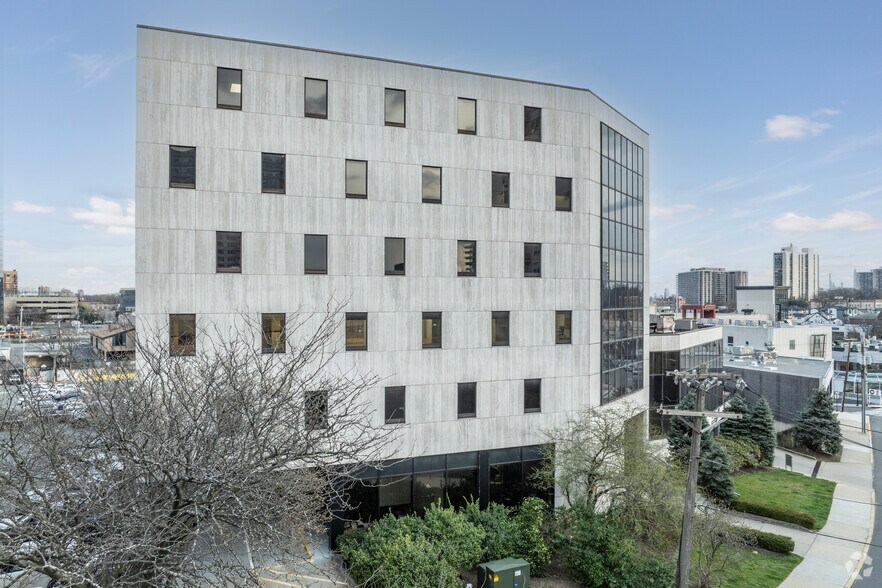 More Photos Of 2050 Center Ave, Fort Lee Office For Lease