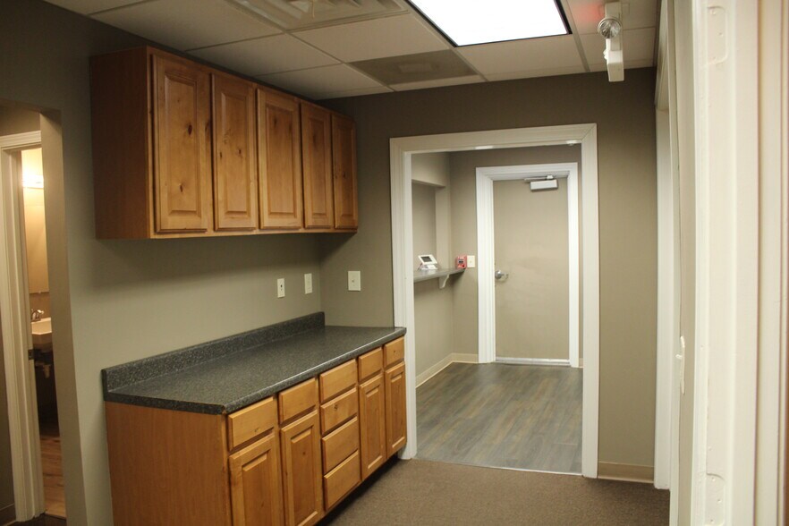 More Photos Of 901 E Loula St, Olathe Office For Lease