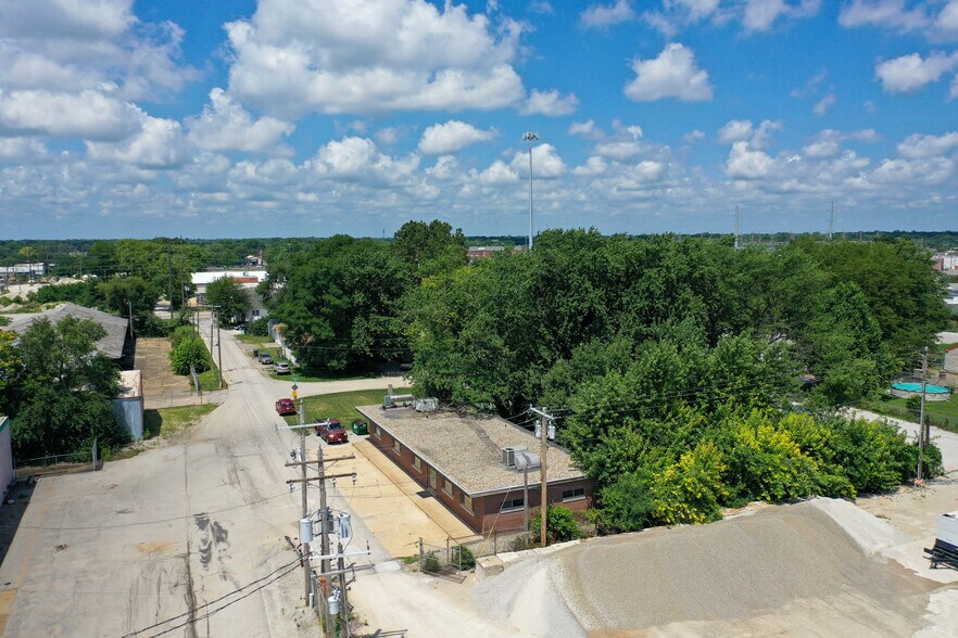 More Photos Of 2602 N Morgan St, Decatur Office For Sale