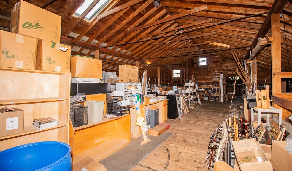 More Photos Of 1150 Main St, Leicester Showroom For Lease