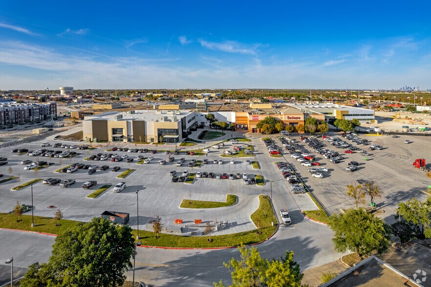 More Photos Of 3560 W Camp Wisdom Rd, Dallas Medical For Lease
