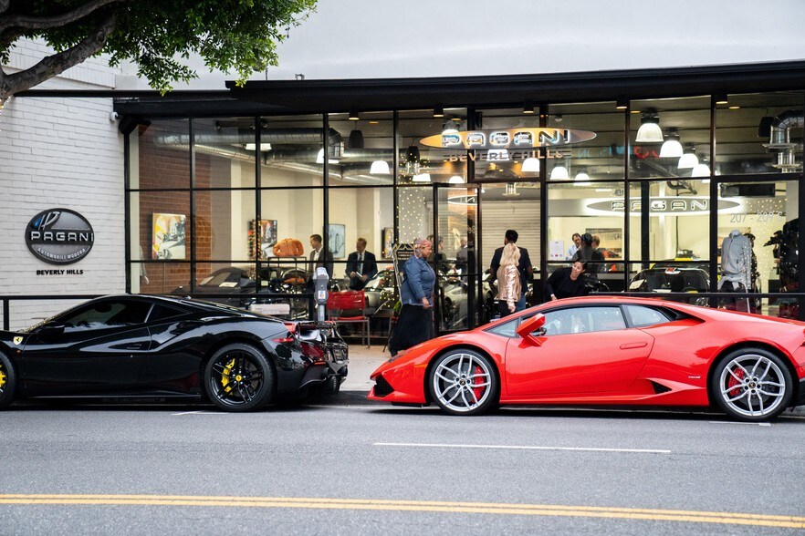 Primary Photo Of 207-209 S Robertson Blvd, Beverly Hills Storefront For Sale