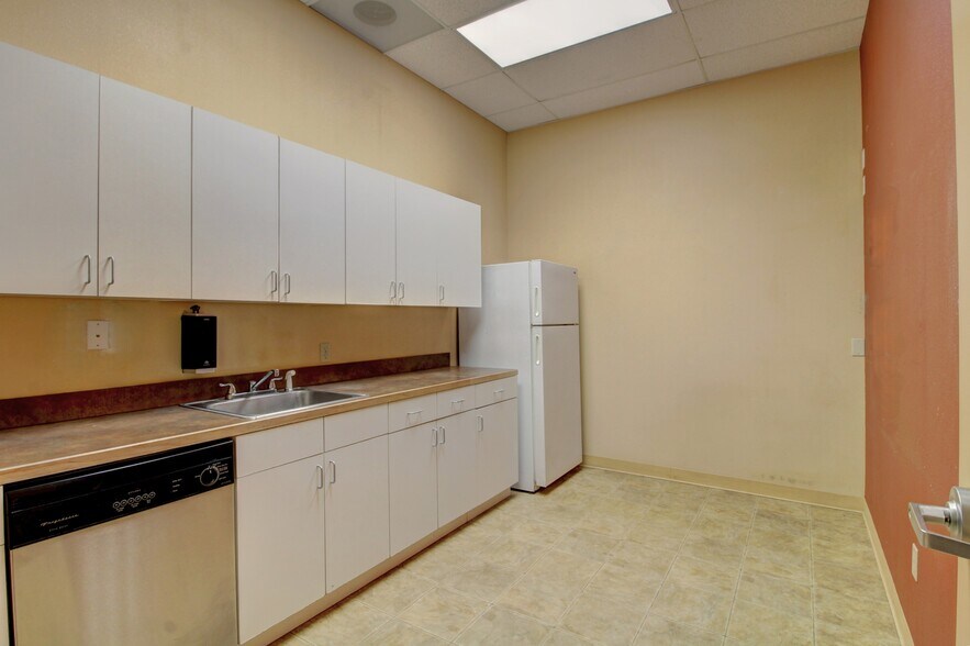 More Photos Of 290 Nickel St, Broomfield General Retail For Sale