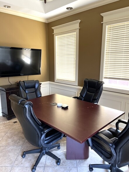 More Photos Of 1155 Halle Park Cir, Collierville Office For Lease