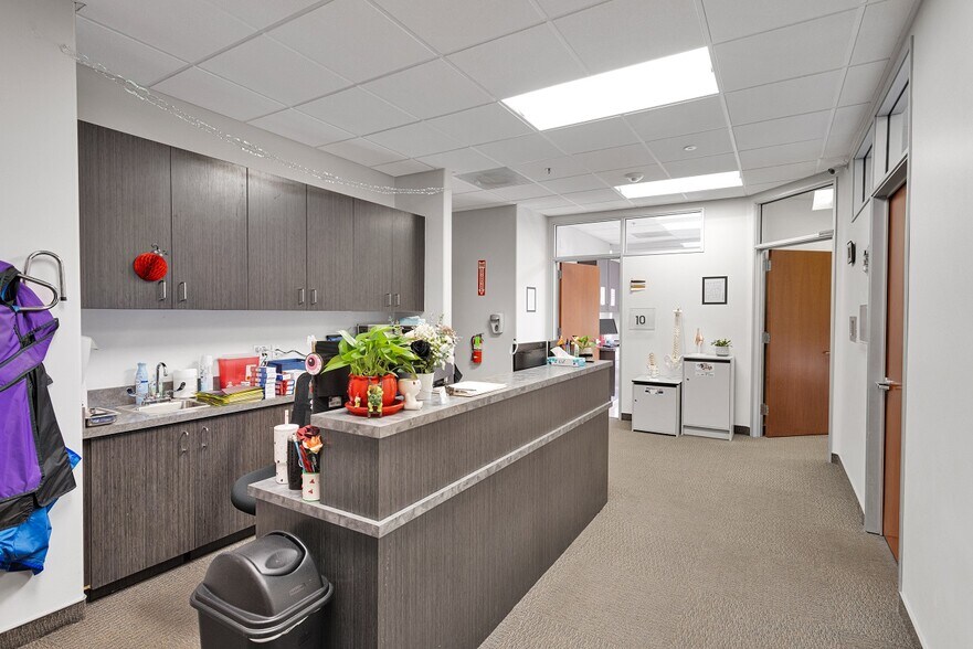 More Photos Of 15095 Amargosa Rd, Victorville Medical For Lease