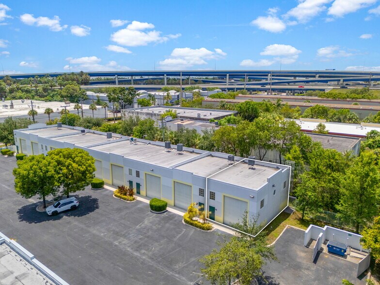 More Photos Of 2937 Ravenswood Rd, Fort Lauderdale Self Storage For Sale