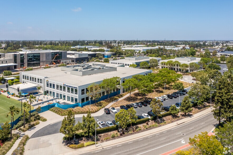 More Photos Of 3337 Susan St, Costa Mesa Unknown For Lease