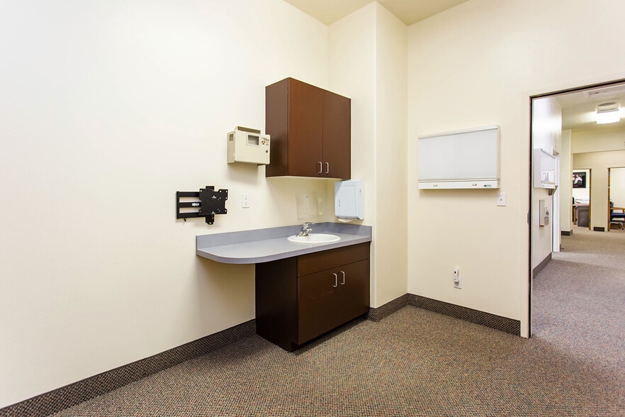 More Photos Of 1263 Bennett Ave, Burley Medical For Lease