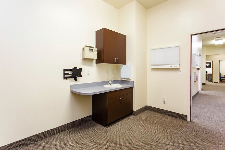 More Photos Of 1263 Bennett Ave, Burley Medical For Sale